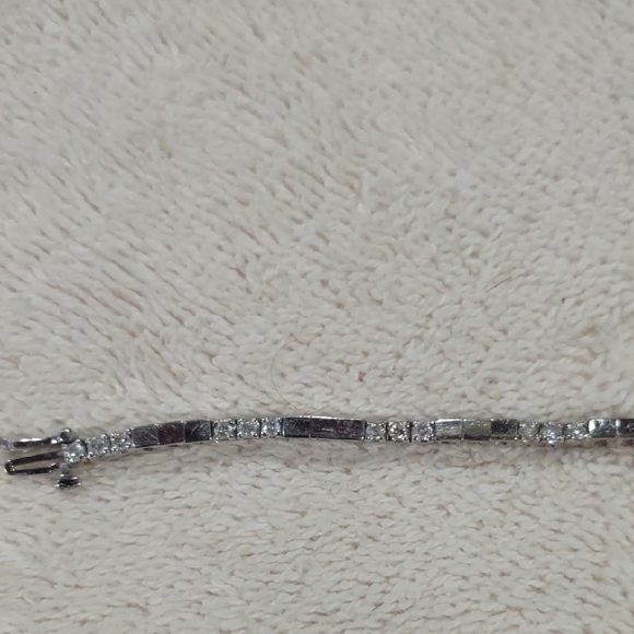 14 Kt White Gold Diamond Tennis Bracelet - Picture 3 of 10